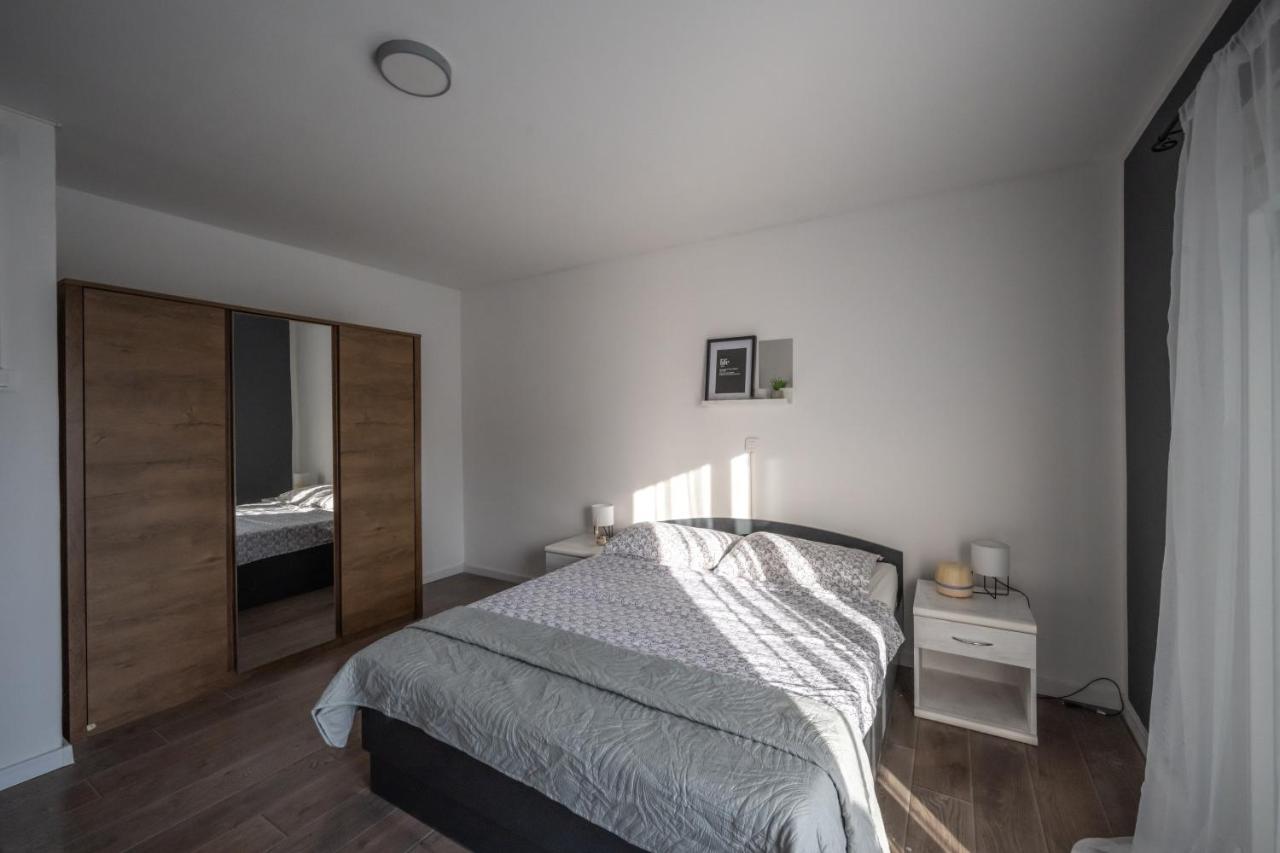 Hedonist Apartment 希贝尼克 外观 照片
